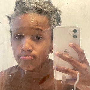 Meet your Posher, Levi